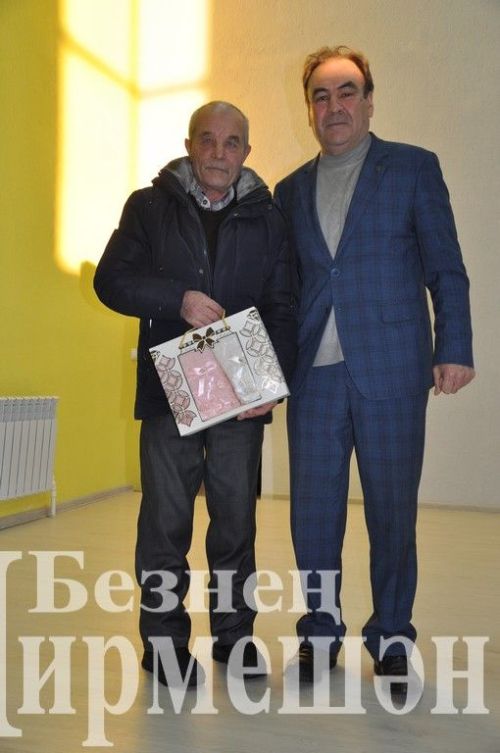 Яңа Элмәле җирлегендәге халык җыеннарында дистәләгән авылдашларны бүләкләделәр (ФОТОРЕПОРТАЖ)