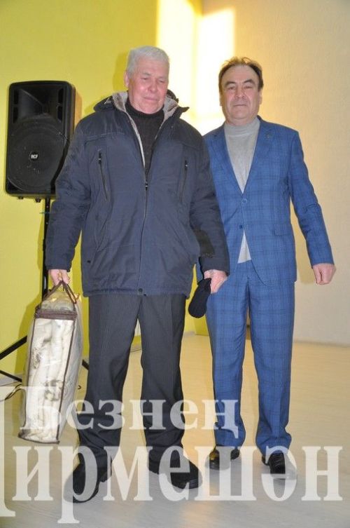 Яңа Элмәле җирлегендәге халык җыеннарында дистәләгән авылдашларны бүләкләделәр (ФОТОРЕПОРТАЖ)