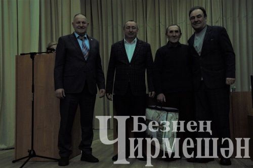 Яңа Элмәле җирлегендәге халык җыеннарында дистәләгән авылдашларны бүләкләделәр (ФОТОРЕПОРТАЖ)