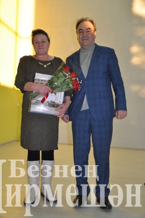 Яңа Элмәле җирлегендәге халык җыеннарында дистәләгән авылдашларны бүләкләделәр (ФОТОРЕПОРТАЖ)