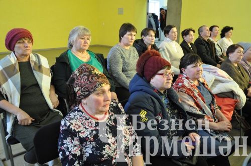 Яңа Элмәле җирлегендәге халык җыеннарында дистәләгән авылдашларны бүләкләделәр (ФОТОРЕПОРТАЖ)