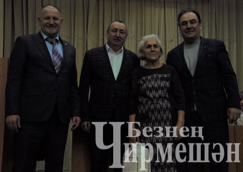 Яңа Элмәле җирлегендәге халык җыеннарында дистәләгән авылдашларны бүләкләделәр (ФОТОРЕПОРТАЖ)