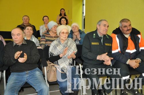 Яңа Элмәле җирлегендәге халык җыеннарында дистәләгән авылдашларны бүләкләделәр (ФОТОРЕПОРТАЖ)