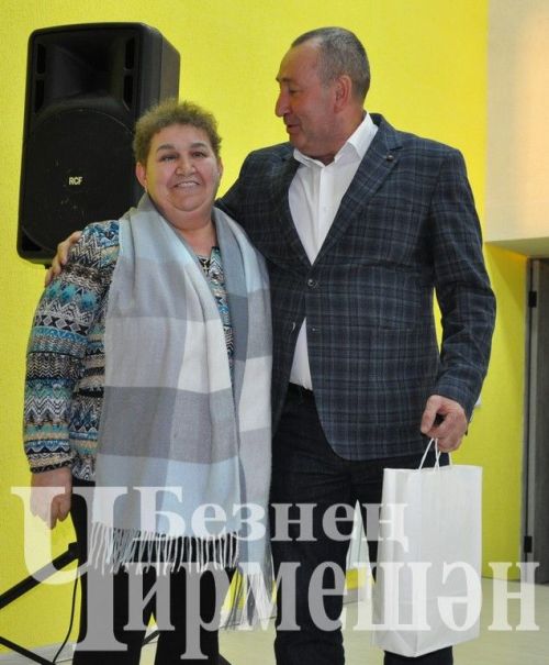 Яңа Элмәле җирлегендәге халык җыеннарында дистәләгән авылдашларны бүләкләделәр (ФОТОРЕПОРТАЖ)