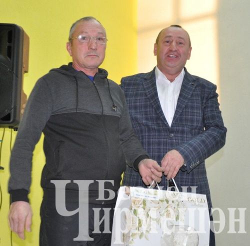 Яңа Элмәле җирлегендәге халык җыеннарында дистәләгән авылдашларны бүләкләделәр (ФОТОРЕПОРТАЖ)