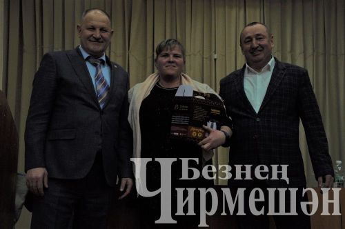 Яңа Элмәле җирлегендәге халык җыеннарында дистәләгән авылдашларны бүләкләделәр (ФОТОРЕПОРТАЖ)