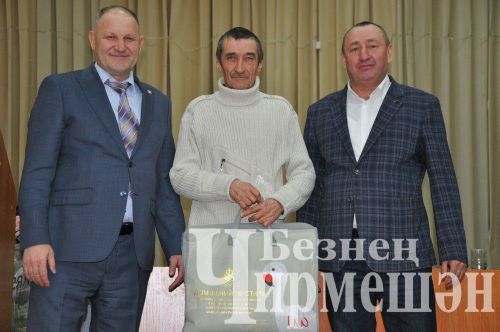 Яңа Элмәле җирлегендәге халык җыеннарында дистәләгән авылдашларны бүләкләделәр (ФОТОРЕПОРТАЖ)