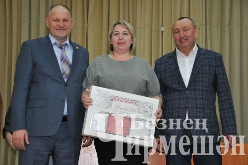Яңа Элмәле җирлегендәге халык җыеннарында дистәләгән авылдашларны бүләкләделәр (ФОТОРЕПОРТАЖ)