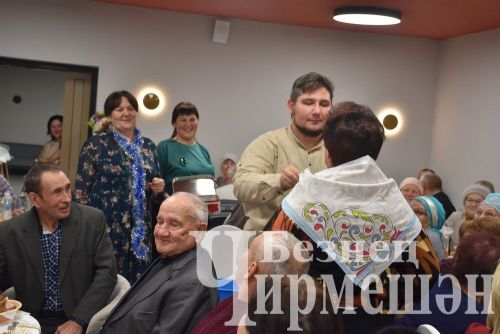 Чирмешәндә ветераннарны Чыршы бәйрәменә дәштеләр (ФОТОРЕПОРТАЖ)