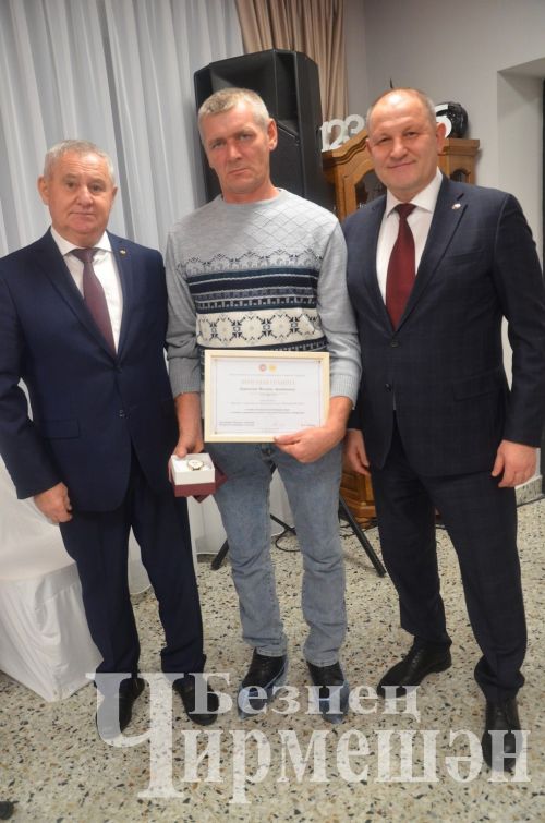 Чирмешәндәге авыл хуҗалыгы алдынгылары бәйрәмендә күпләрне бүләкләделәр (ФОТОРЕПОРТАЖ)