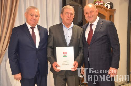 Чирмешәндәге авыл хуҗалыгы алдынгылары бәйрәмендә күпләрне бүләкләделәр (ФОТОРЕПОРТАЖ)