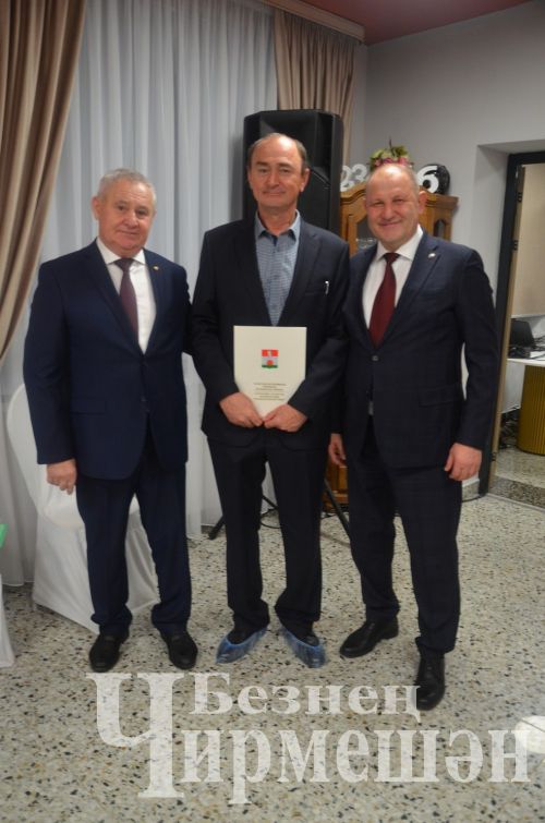 Чирмешәндәге авыл хуҗалыгы алдынгылары бәйрәмендә күпләрне бүләкләделәр (ФОТОРЕПОРТАЖ)