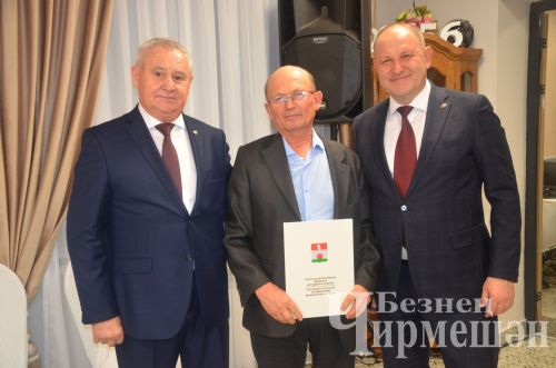 Чирмешәндәге авыл хуҗалыгы алдынгылары бәйрәмендә күпләрне бүләкләделәр (ФОТОРЕПОРТАЖ)