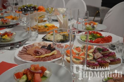 Чирмешәндәге авыл хуҗалыгы алдынгылары бәйрәмендә күпләрне бүләкләделәр (ФОТОРЕПОРТАЖ)