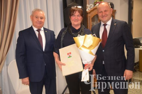 Чирмешәндәге авыл хуҗалыгы алдынгылары бәйрәмендә күпләрне бүләкләделәр (ФОТОРЕПОРТАЖ)