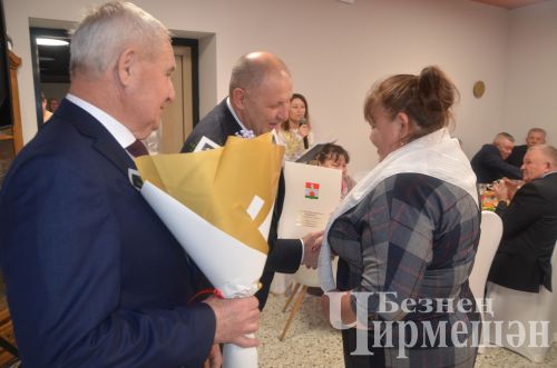Чирмешәндәге авыл хуҗалыгы алдынгылары бәйрәмендә күпләрне бүләкләделәр (ФОТОРЕПОРТАЖ)