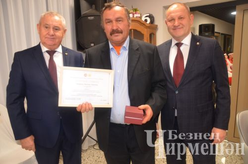 Чирмешәндәге авыл хуҗалыгы алдынгылары бәйрәмендә күпләрне бүләкләделәр (ФОТОРЕПОРТАЖ)