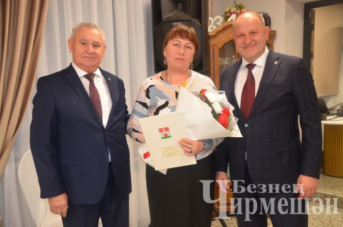 Чирмешәндәге авыл хуҗалыгы алдынгылары бәйрәмендә күпләрне бүләкләделәр (ФОТОРЕПОРТАЖ)
