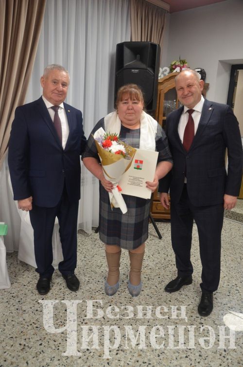 Чирмешәндәге авыл хуҗалыгы алдынгылары бәйрәмендә күпләрне бүләкләделәр (ФОТОРЕПОРТАЖ)