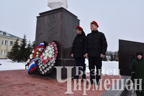 Чирмешән районы әфганчылары Мәңгелек ут түренә чәчәкләр куйды (ФОТОРЕПОРТАЖ)
