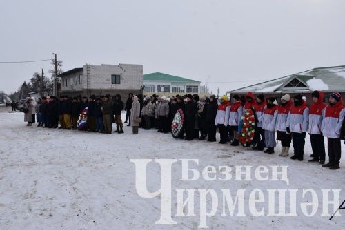 Чирмешән районы әфганчылары Мәңгелек ут түренә чәчәкләр куйды (ФОТОРЕПОРТАЖ)