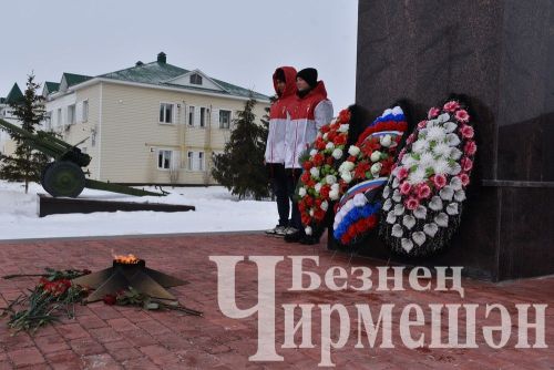 Чирмешән районы әфганчылары Мәңгелек ут түренә чәчәкләр куйды (ФОТОРЕПОРТАЖ)