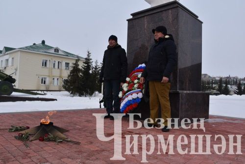 Чирмешән районы әфганчылары Мәңгелек ут түренә чәчәкләр куйды (ФОТОРЕПОРТАЖ)