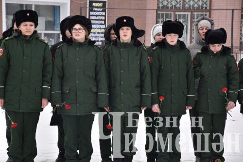 Чирмешән районы әфганчылары Мәңгелек ут түренә чәчәкләр куйды (ФОТОРЕПОРТАЖ)