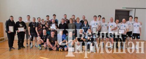 Чирмешән районында волейбол буенча ир-егетләр арасында җиңүче ачыкланды (ФОТОРЕПОРТАЖ)