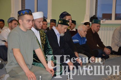 Район башлыгы Рамил Айбатов якташларын ифтарга дәште (ФОТОРЕПОРТАЖ)