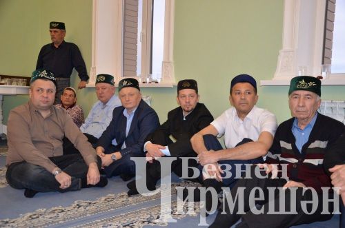 Район башлыгы Рамил Айбатов якташларын ифтарга дәште (ФОТОРЕПОРТАЖ)