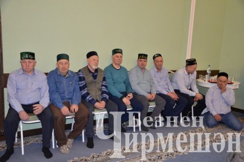 Район башлыгы Рамил Айбатов якташларын ифтарга дәште (ФОТОРЕПОРТАЖ)