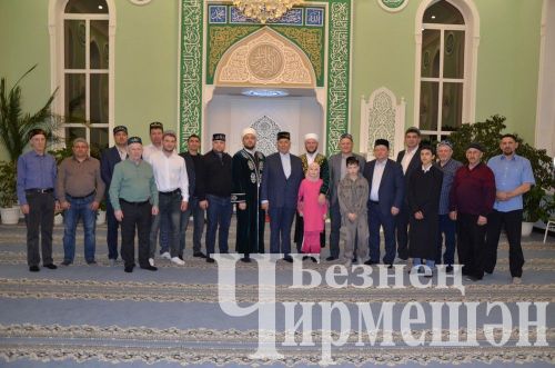 Район башлыгы Рамил Айбатов якташларын ифтарга дәште (ФОТОРЕПОРТАЖ)
