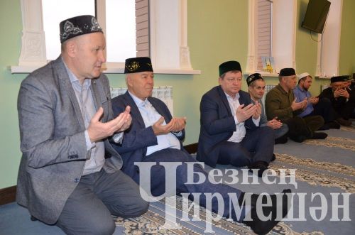 Район башлыгы Рамил Айбатов якташларын ифтарга дәште (ФОТОРЕПОРТАЖ)