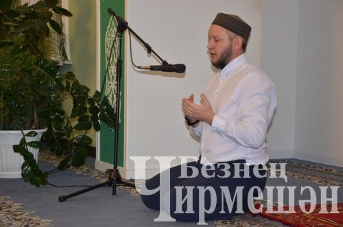 Район башлыгы Рамил Айбатов якташларын ифтарга дәште (ФОТОРЕПОРТАЖ)