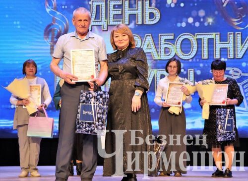 Чирмешәннең мәдәният хезмәткәрләре үзләренең һөнәри бәйрәмен үткәрделәр (ФОТОРЕПОРТАЖ)