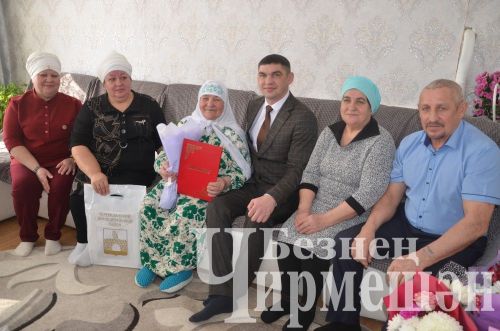 Иске Кадидан Минхаҗия әбигә 90 яшь тулды (ФОТОРЕПОРТАЖ)