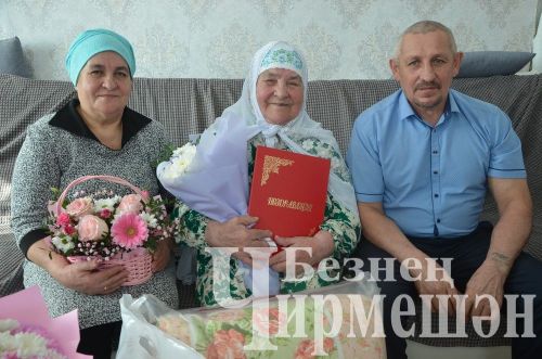 Иске Кадидан Минхаҗия әбигә 90 яшь тулды (ФОТОРЕПОРТАЖ)