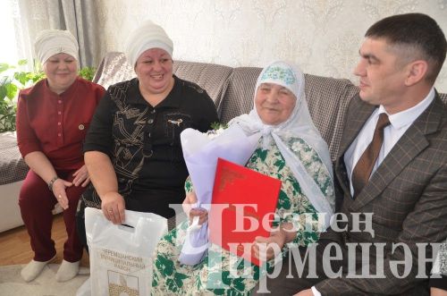 Иске Кадидан Минхаҗия әбигә 90 яшь тулды (ФОТОРЕПОРТАЖ)