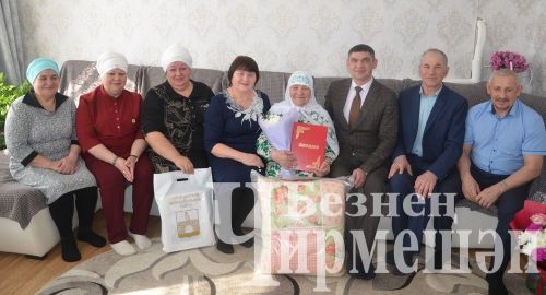 Иске Кадидан Минхаҗия әбигә 90 яшь тулды (ФОТОРЕПОРТАЖ)