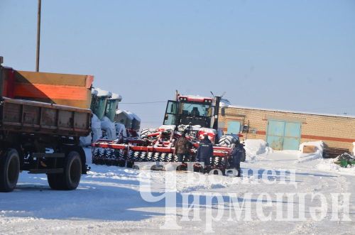 "БИО-АГРО" җәмгыяте механизаторлары язгы кыр эшләренә әзерләнә (ФОТОРЕПОРТАЖ)