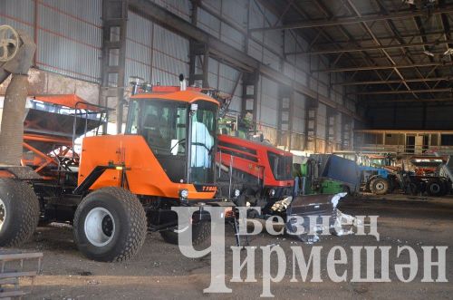 "БИО-АГРО" җәмгыяте механизаторлары язгы кыр эшләренә әзерләнә (ФОТОРЕПОРТАЖ)