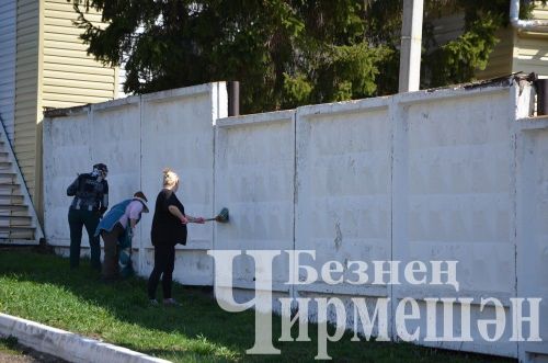 Чирмешәнлеләр бүгенге эш көнен өмәләрдән башлады  (ФОТОРЕПОРТАЖ)