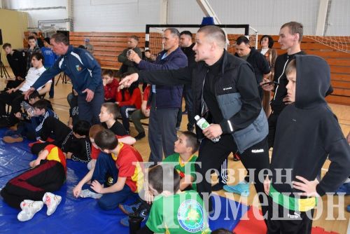 В Черемшане на турнире по борьбе в память об Ильясе Галимове приняли участие более 150 юных спортсменов (ФОТОРЕПОРТАЖ)