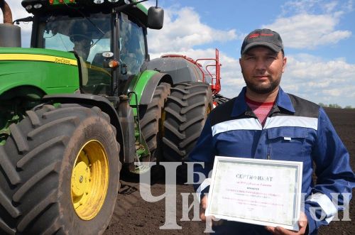 Чирмешән районы башлыгы Рамил Айбатов иң яхшы механизаторларны акчалата сертификатлар белән бүләкләде (ФОТОРЕПОРТАЖ)