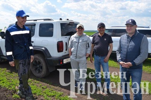 Чирмешән районы башлыгы Рамил Айбатов иң яхшы механизаторларны акчалата сертификатлар белән бүләкләде (ФОТОРЕПОРТАЖ)