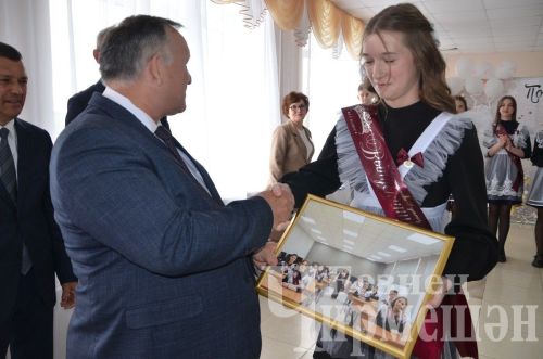 Бәркәтә мәктәбендә "Соңгы кыңгырау" мизгелләре (ФОТОРЕПОРТАЖ)