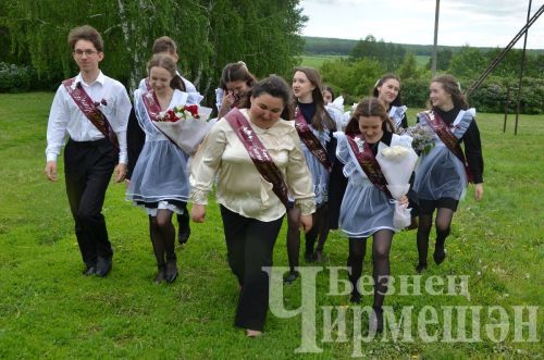 Бәркәтә мәктәбендә "Соңгы кыңгырау" мизгелләре (ФОТОРЕПОРТАЖ)