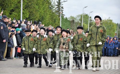 Чирмешәндә Җиңү көненә багышланган парад (ФОТОРЕПОРТАЖ)