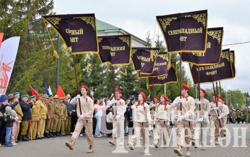 Чирмешәндә Җиңү көненә багышланган парад (ФОТОРЕПОРТАЖ)